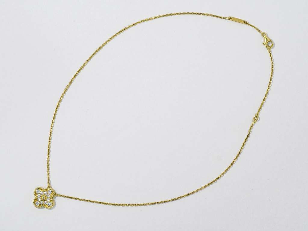 Van Cleef & Arpels Vintage Alhambra Pendant Necklace Gold Good condition - Back View