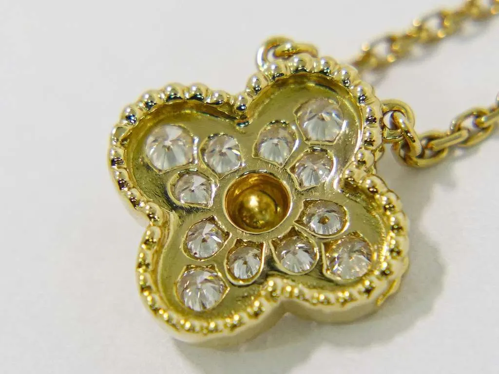 Van Cleef & Arpels Vintage Alhambra Pendant Necklace Gold Good - Box View