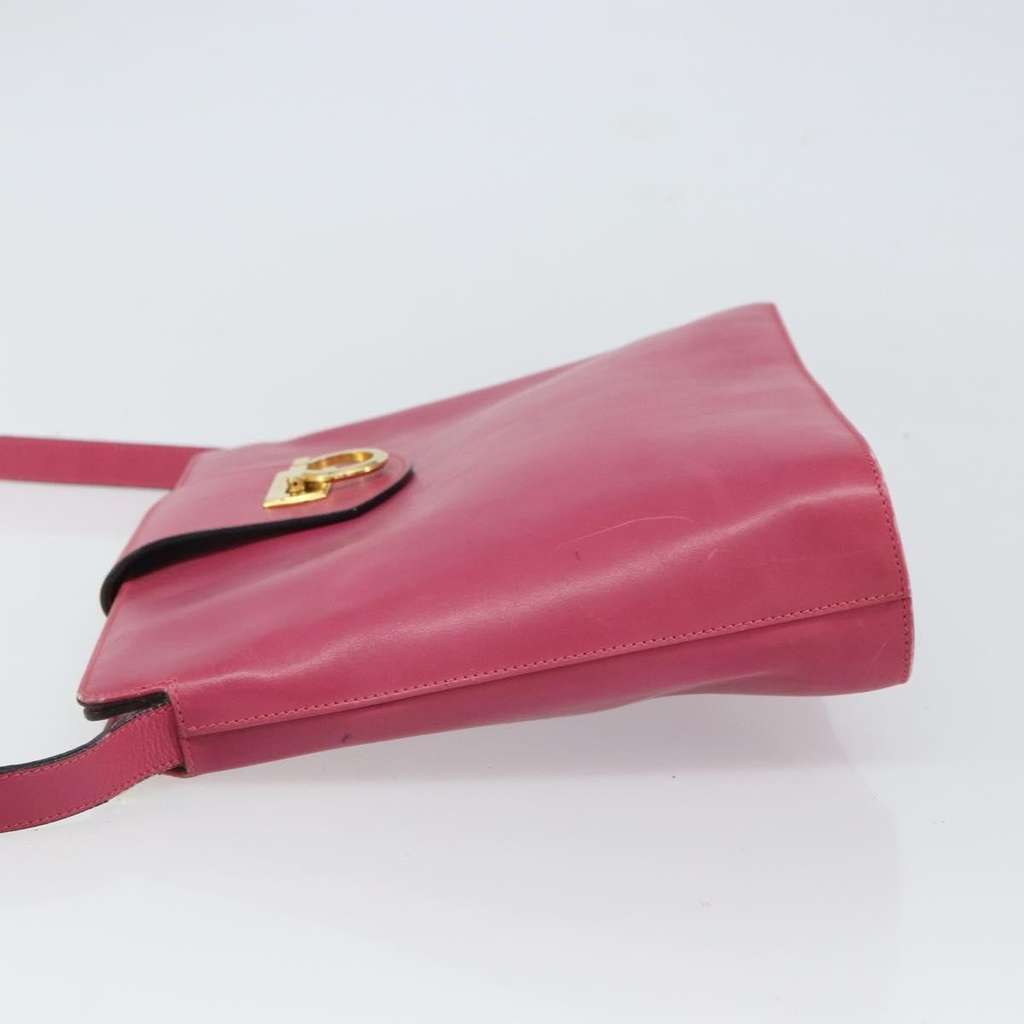 Salvatore Ferragamo Gancini Shoulder Bag Pink Leather Good condition - Model View