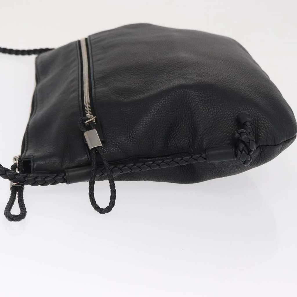 Gucci Braided Strap Zip Messenger Black Leather Good condition - Model View