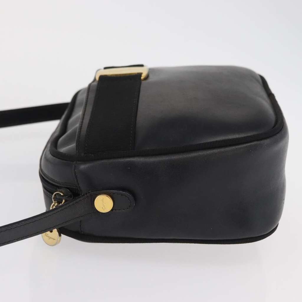 Salvatore Ferragamo Vara Bow camera Shoulder Bag Black Leather Good condition - Model View
