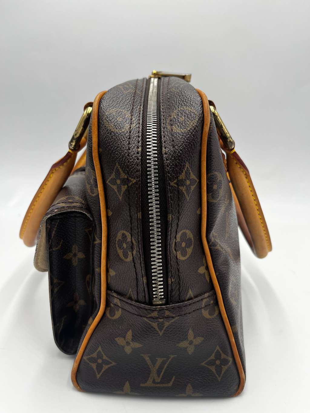 Louis Vuitton Manhattan Handbag Brown Canvas Never worn - Inside View