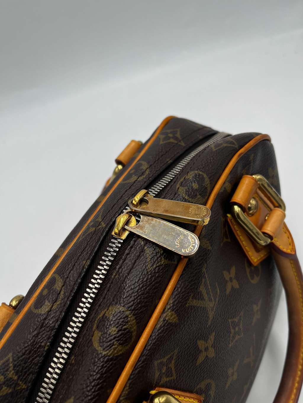 Louis Vuitton Manhattan Handbag Brown Canvas Never worn - Box View
