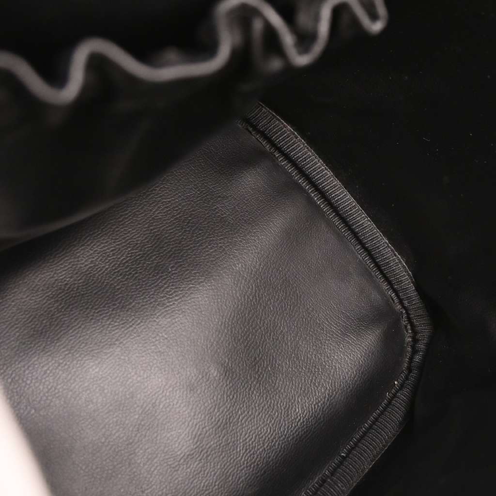 Chanel Vintage Timeless Cosmetic Case Black Leather Good condition - Inside View