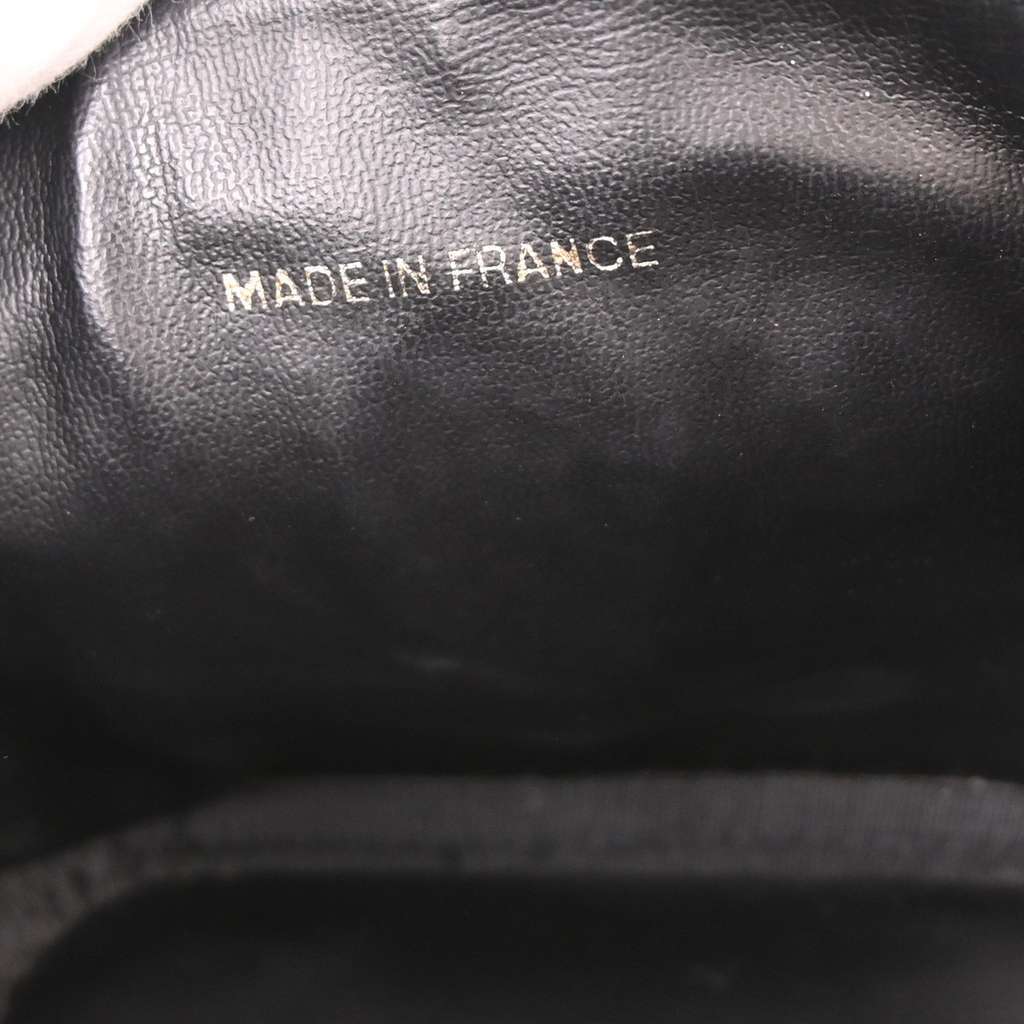 Chanel Vintage Timeless Cosmetic Case Black Leather Good condition - Model View