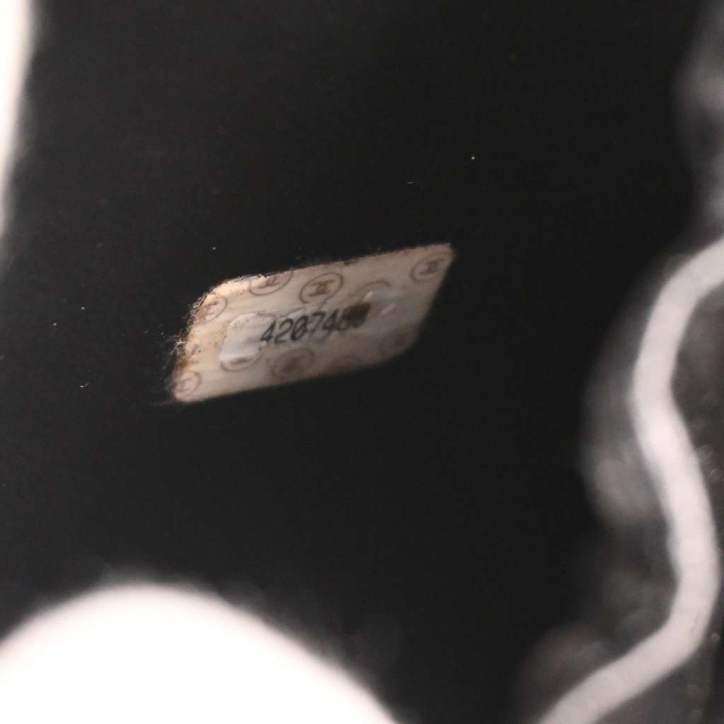 Chanel Vintage Timeless Cosmetic Case Black Leather Good condition - Box View