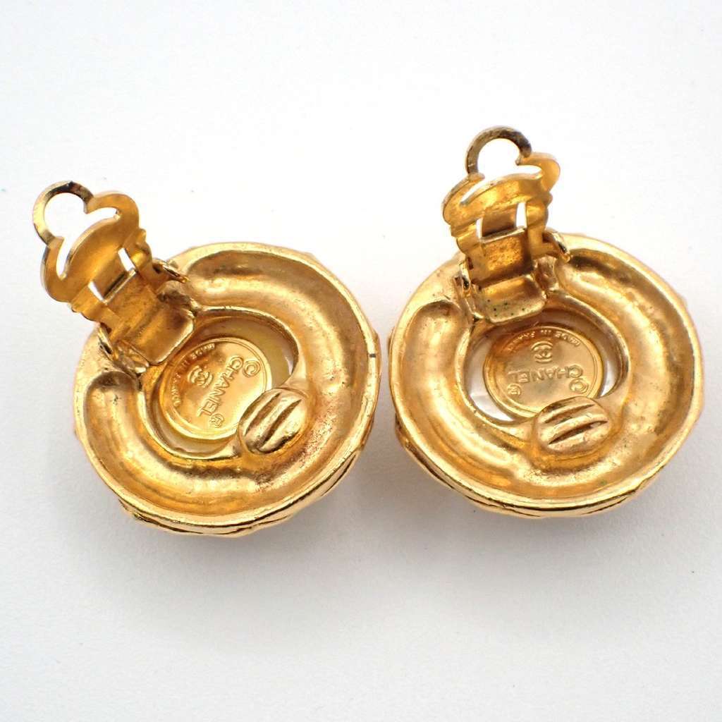 Chanel Vintage Round Clip-On Earrings Gold Good condition - Inside View