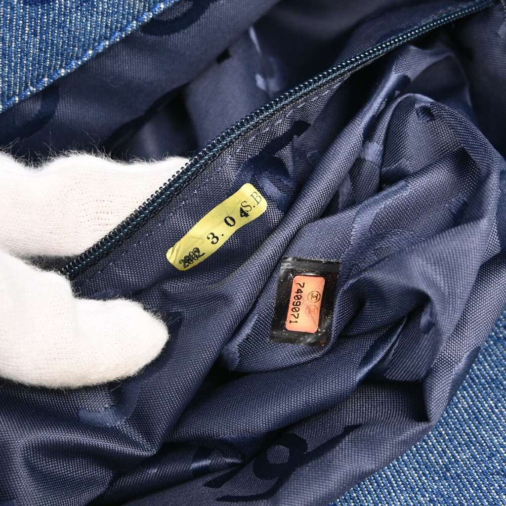 Chanel Vintage CC Tote Blue Good condition - Box View