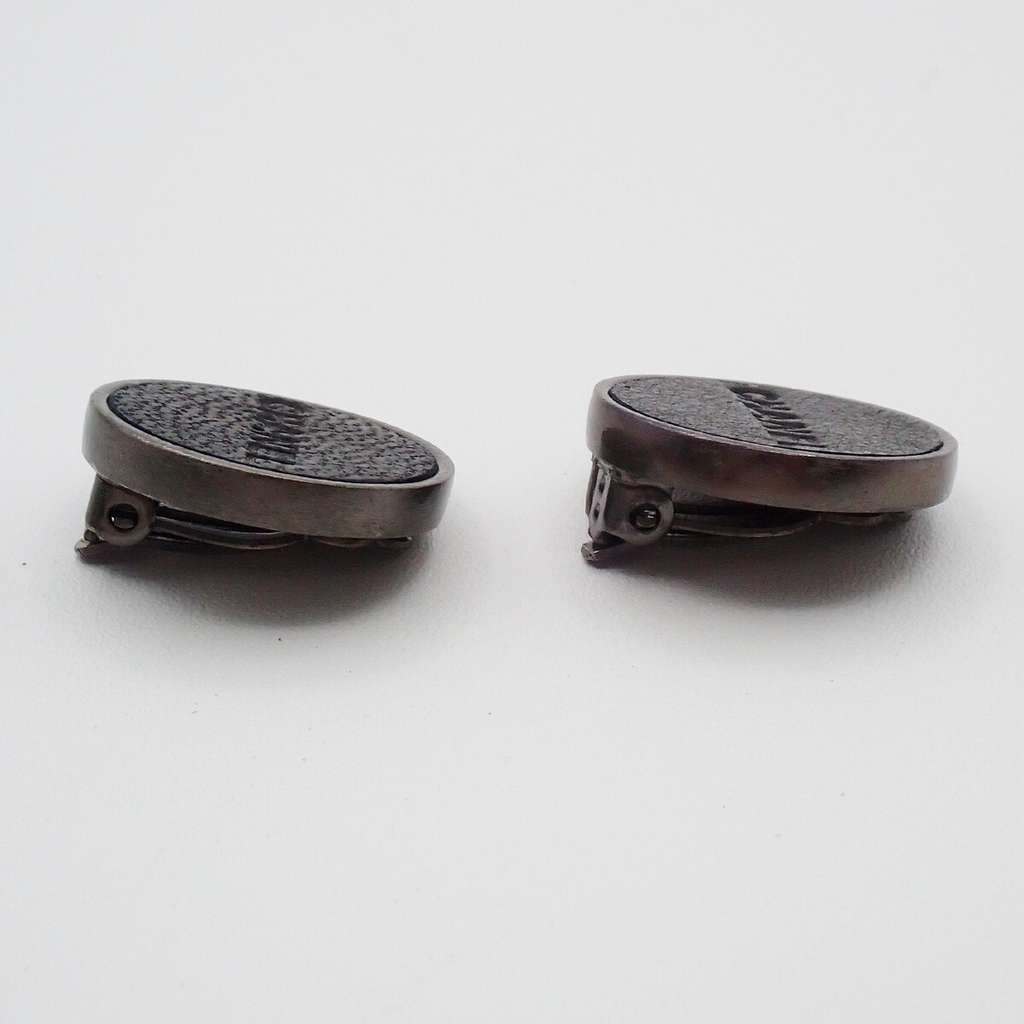 Chanel Vintage CC Round Button Clip-On Earrings Black Metal Good condition - Inside View