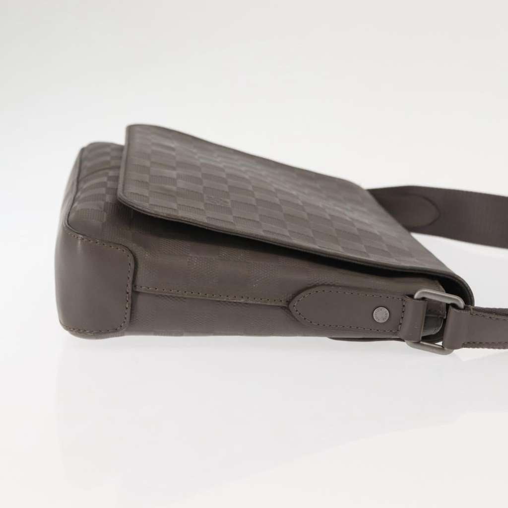 Louis Vuitton District Messenger Bag Other Leather Good condition - Inside View