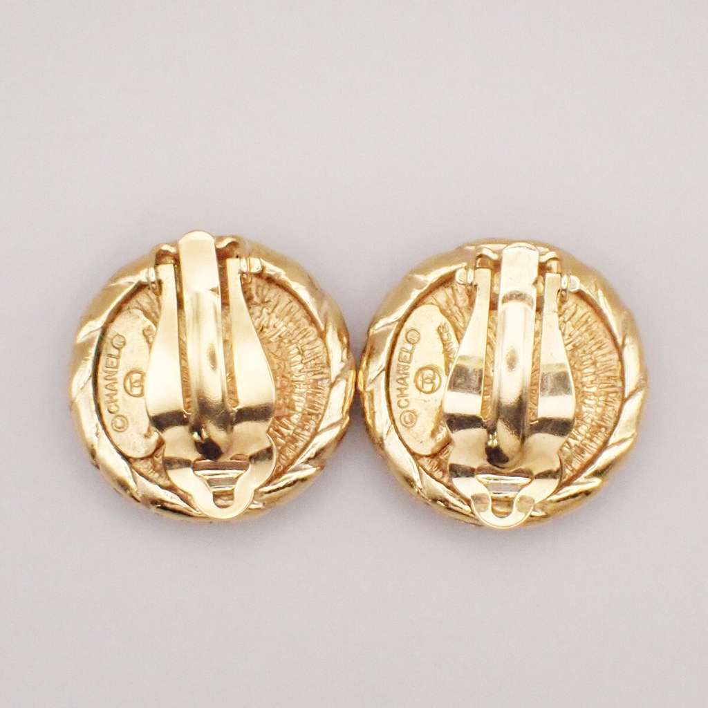 Chanel Vintage CC Round Clip-On Earrings Gold Good condition - Back View