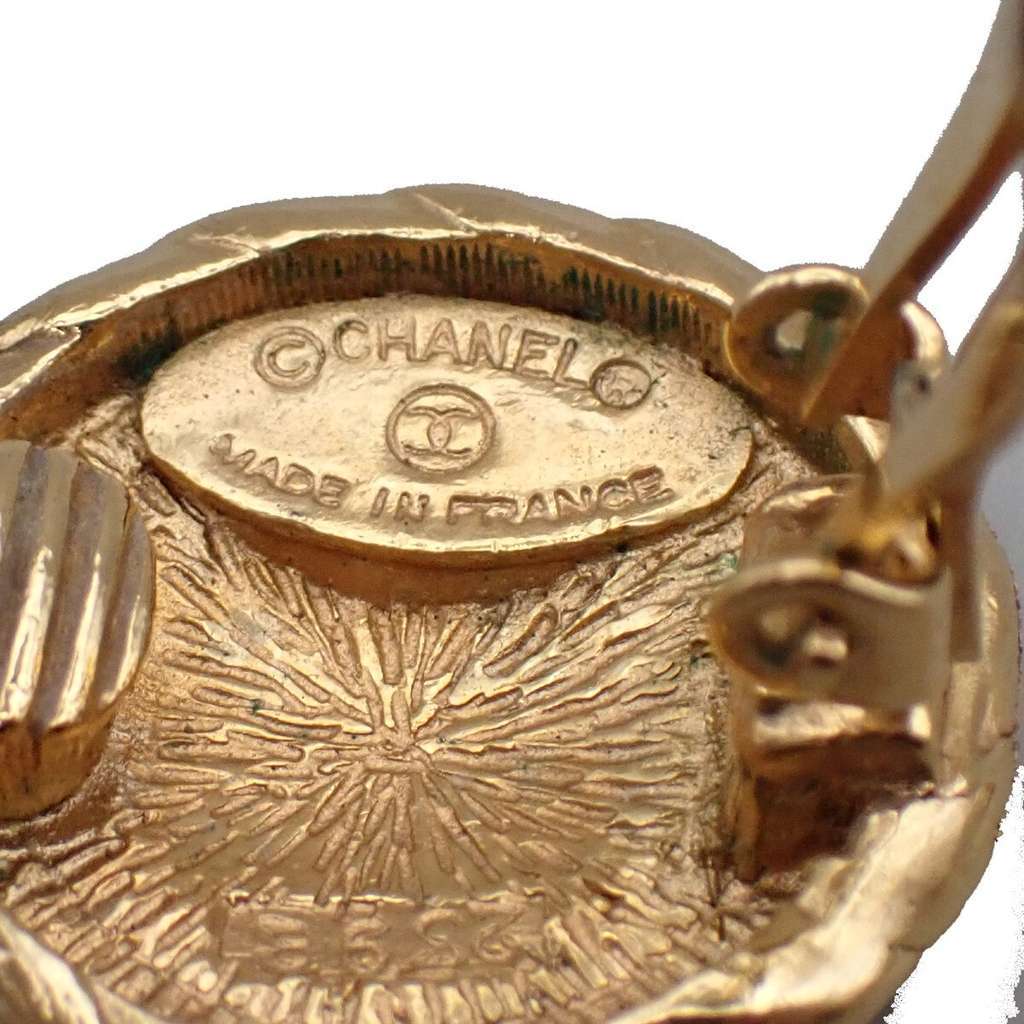 Chanel Vintage CC Round Clip-On Earrings Gold Good condition - Box View