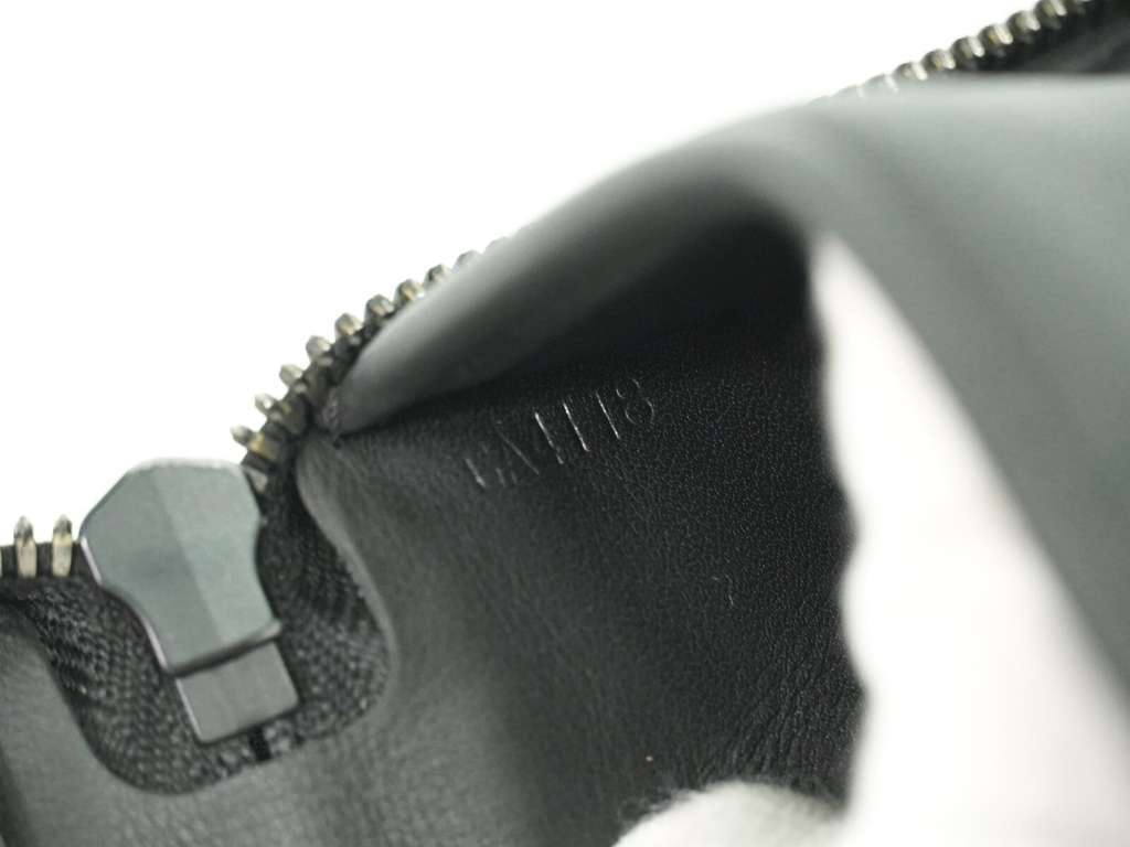 Louis Vuitton Zippy Wallet Vertical Black Leather Good condition - Model View