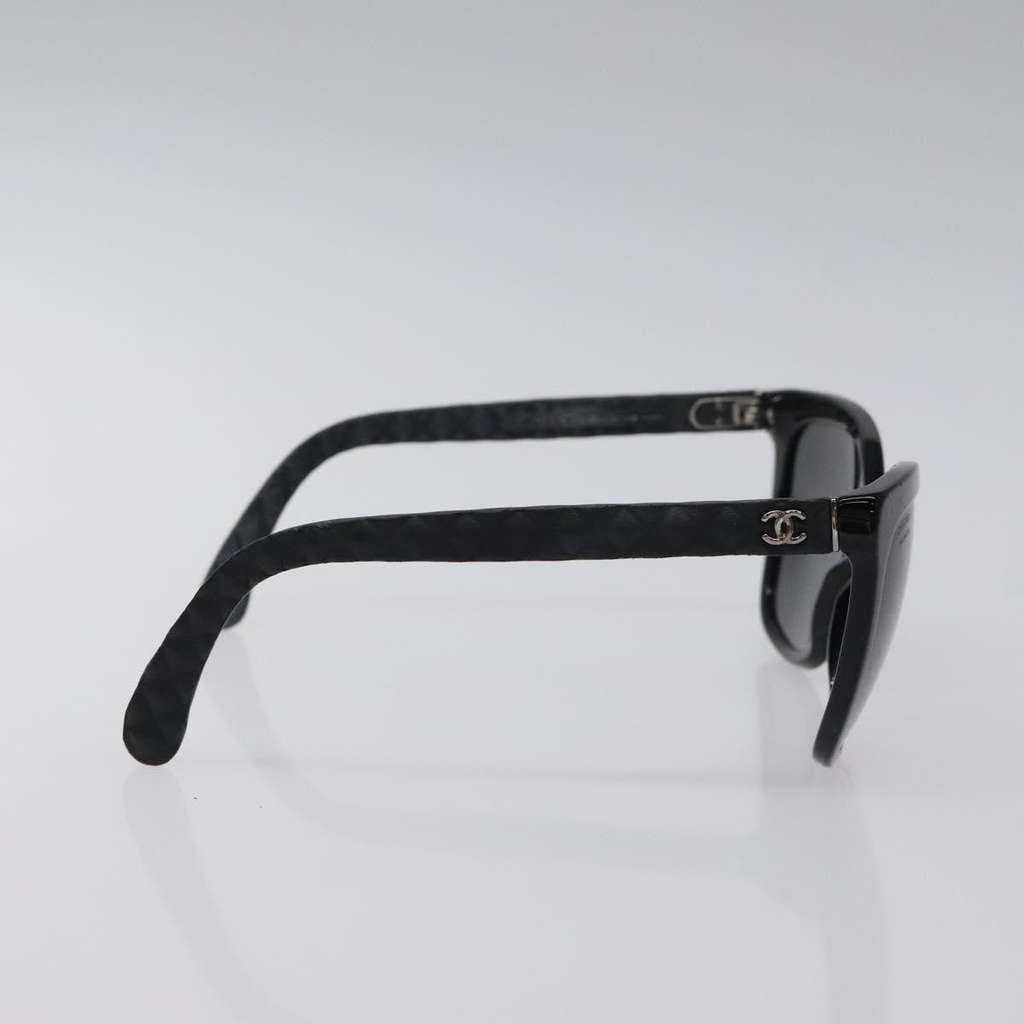 Chanel Logo CC Sunglasses Black Plastic Good condition - Model View