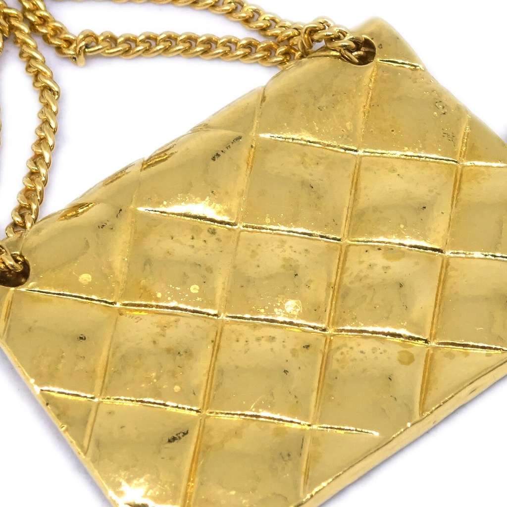 Chanel 31 Rue Cambon Flap Bag Clip-On Earrings Gold Good condition - Model View