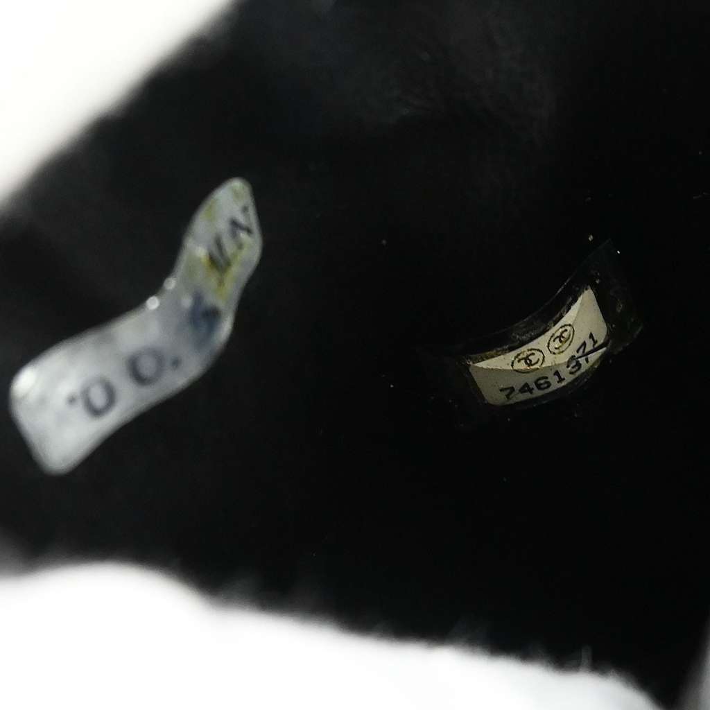 Chanel Vintage Timeless Cosmetic Case Black Leather Good condition - Box View