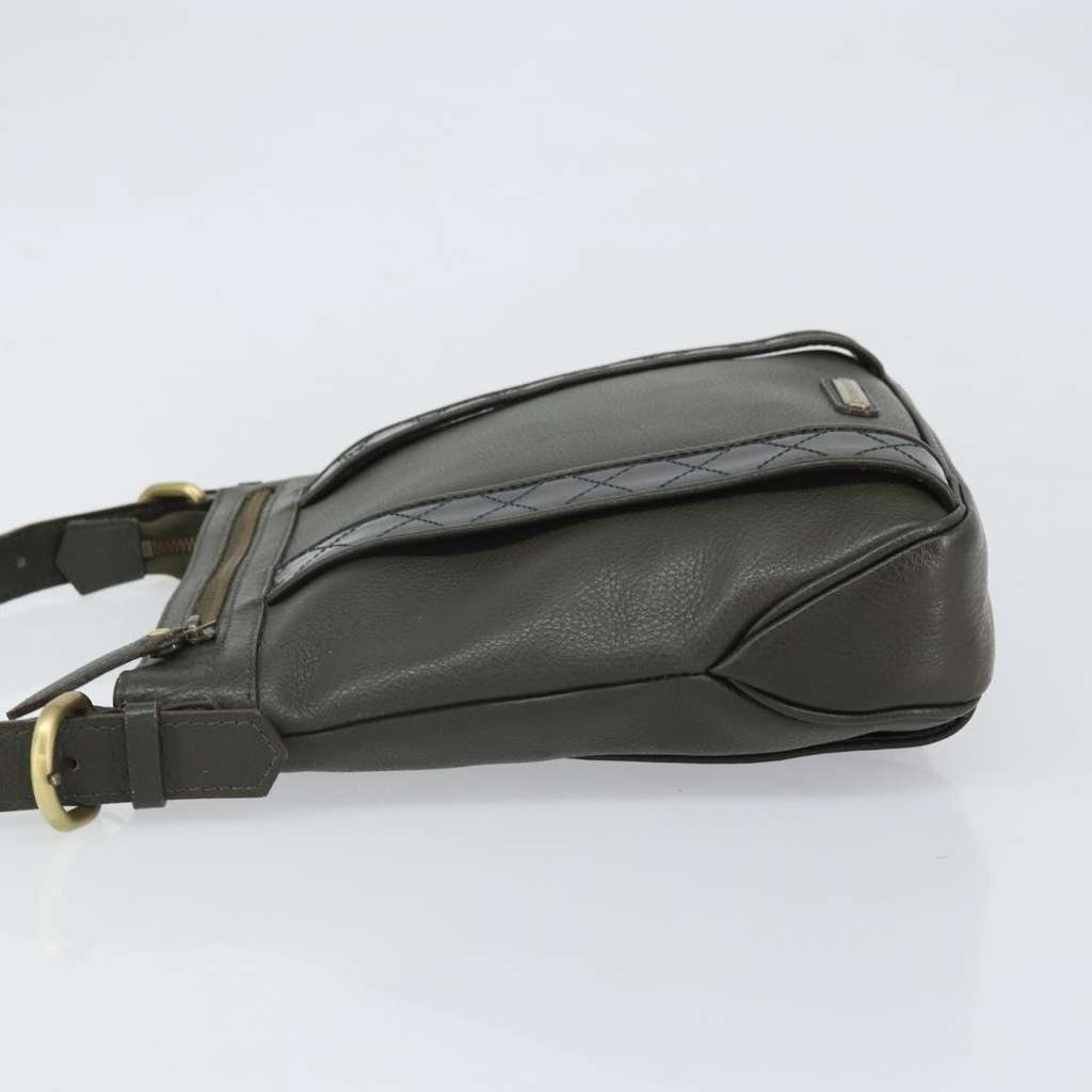 Burberry Vintage Shoulder Bag Khaki Leather Good condition - Model View
