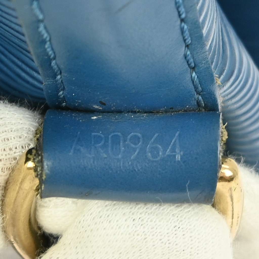 Louis Vuitton Petit Noe Handbag Blue Leather Fair condition - Model View