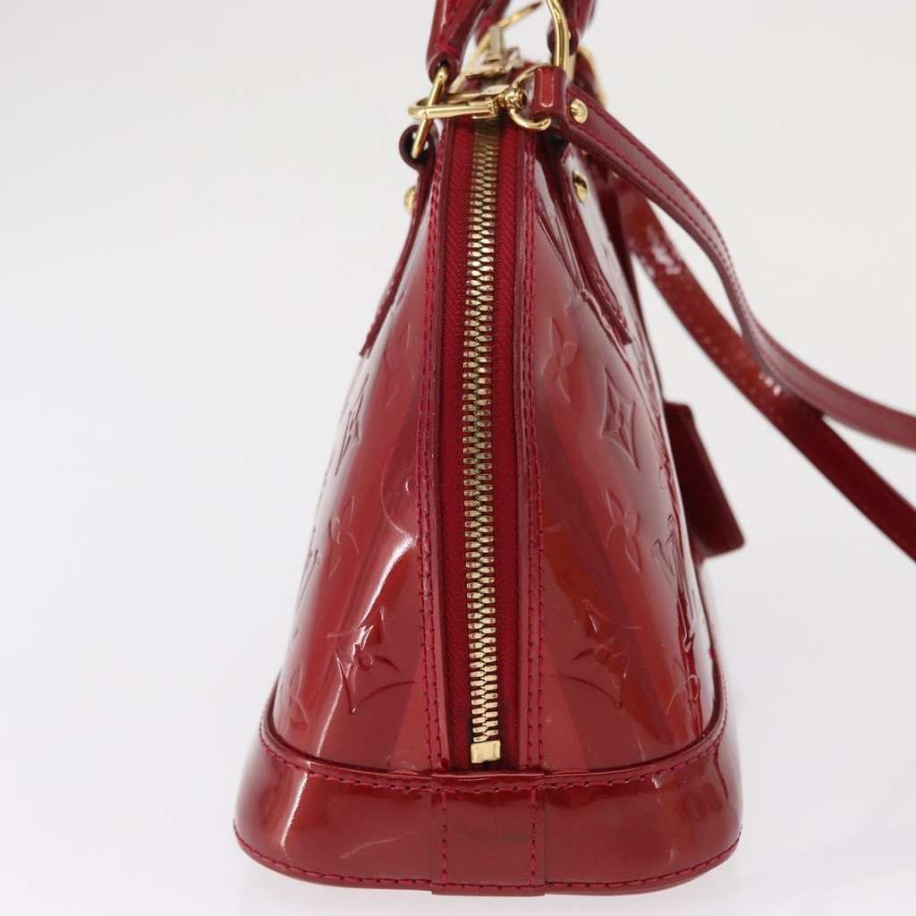 Louis Vuitton Alma Handbag Red Good condition - Model View