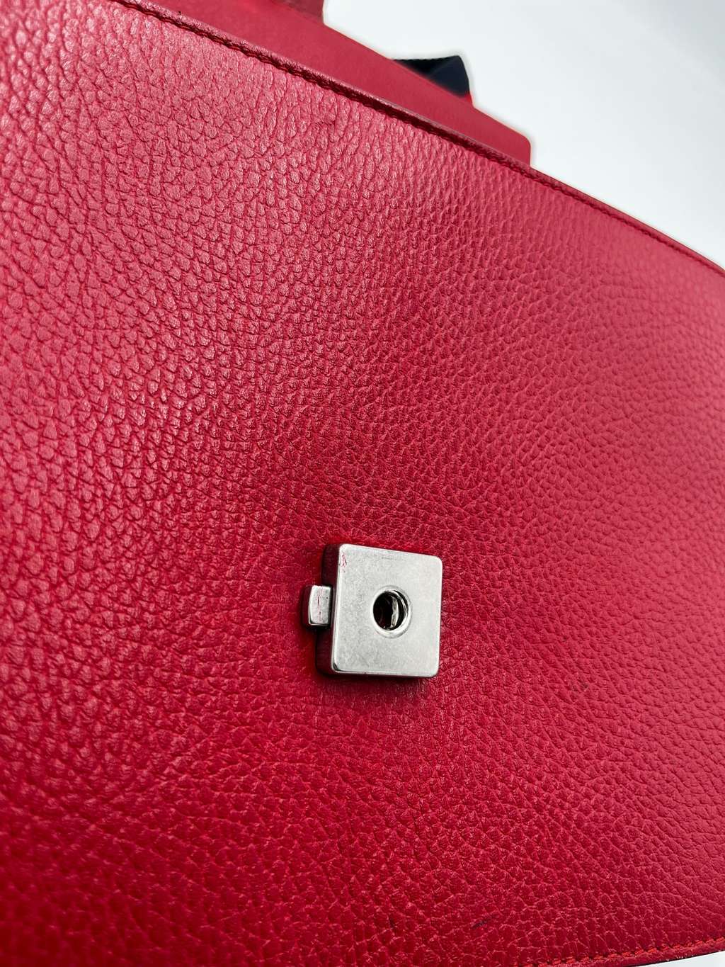 Gucci Dionysus Bamboo Top Handle Bag Red Leather Good condition - Model View