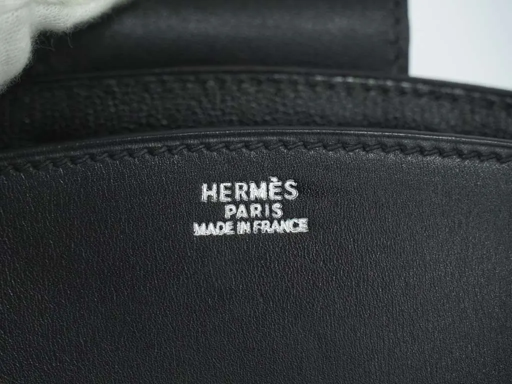 Hermès Lyn Shoulder Bag Black Good - Model View