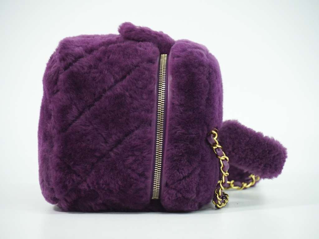 Chanel Coconing Top Handle Vanity Case with Chain Purple Good condition - Inside View