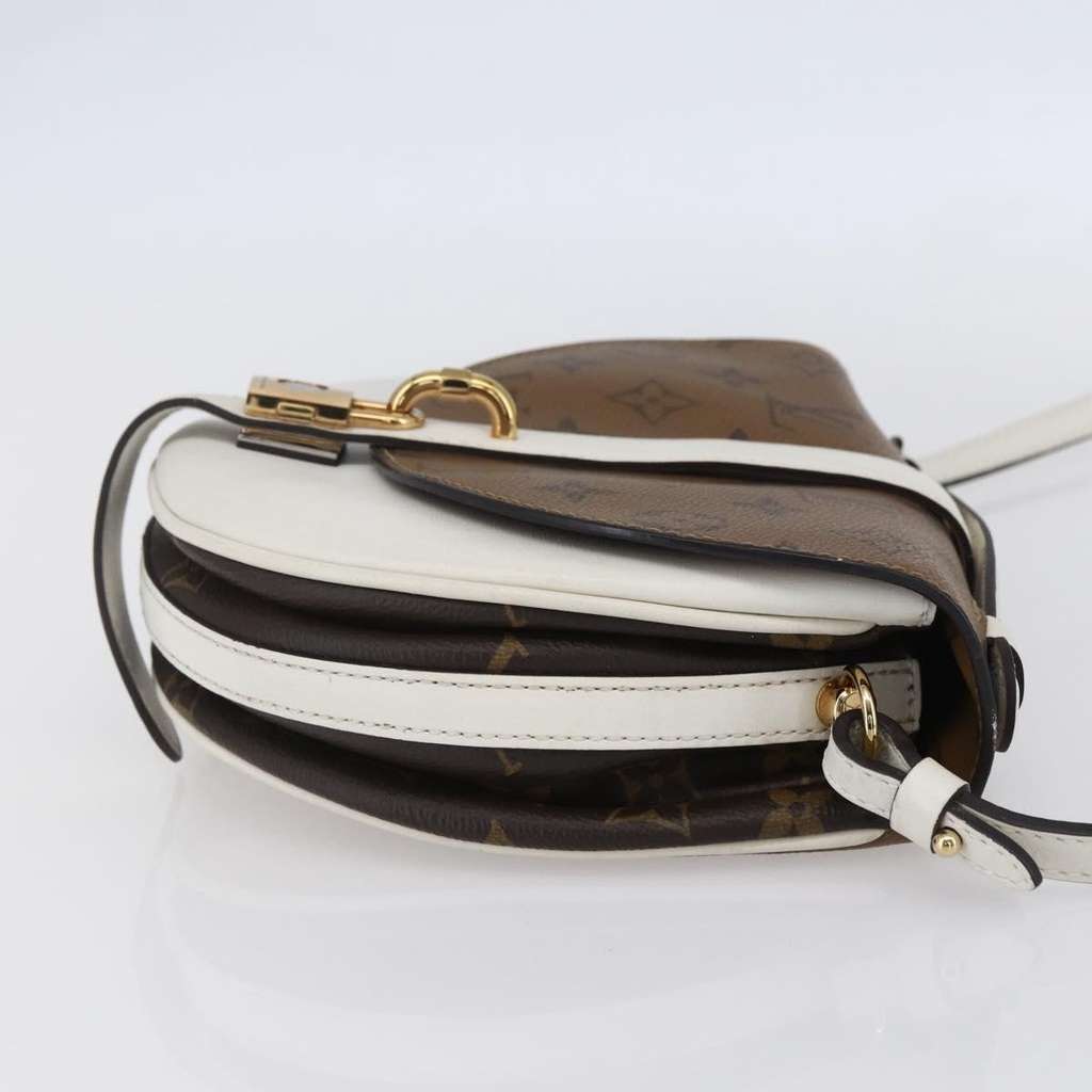 Louis Vuitton Chantilly Lock Handbag White Leather Very good condition - Model View