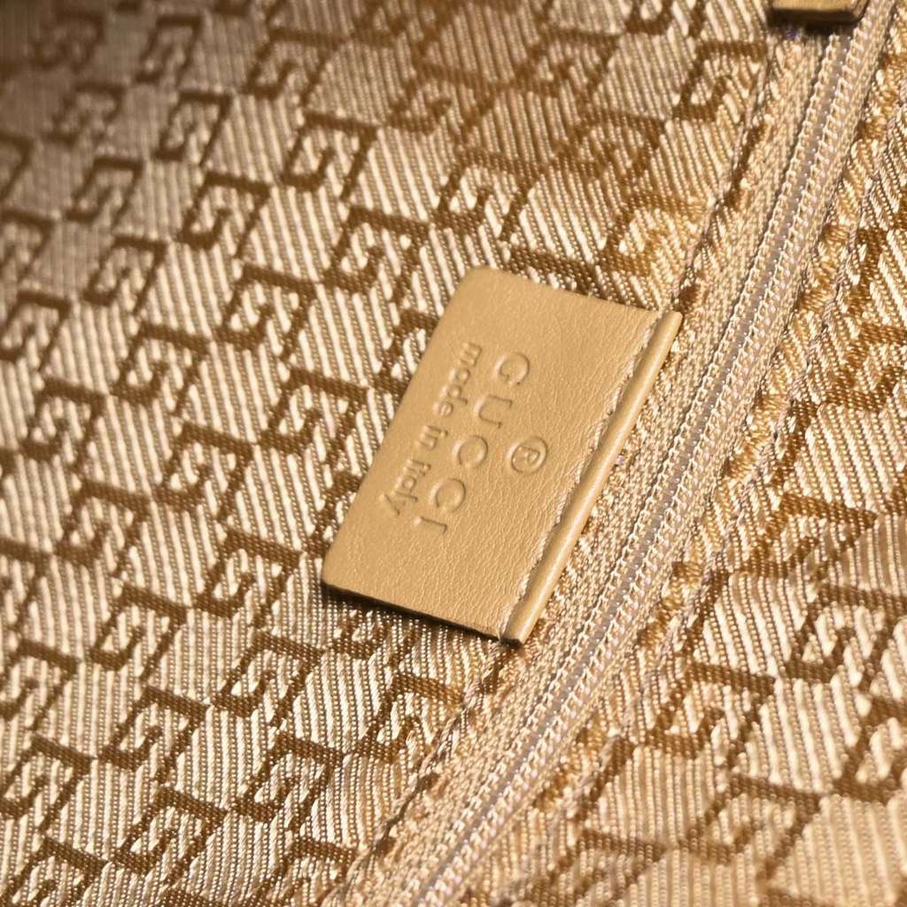 Gucci Diana Bamboo Shoulder Bag Brown Leather Good condition - Model View