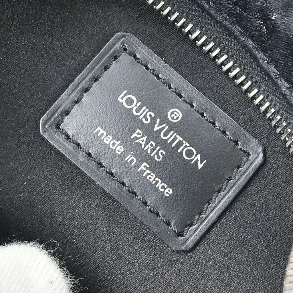 Louis Vuitton Boulogne Handbag Black Satin Good condition - Model View