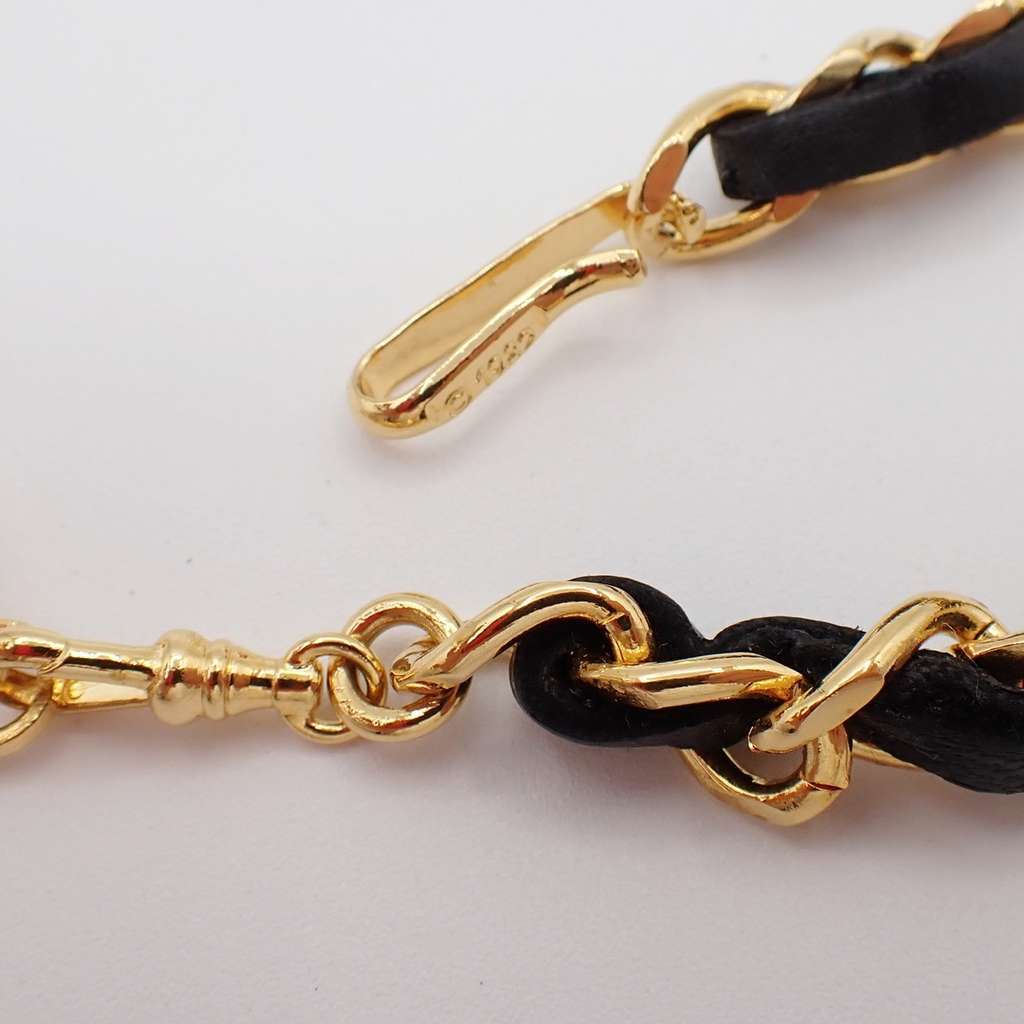 Chanel Vintage Medallion Chain Belt Black Leather Good condition - Model View