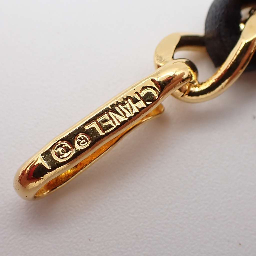 Chanel Vintage Medallion Chain Belt Black Leather Good condition - Box View