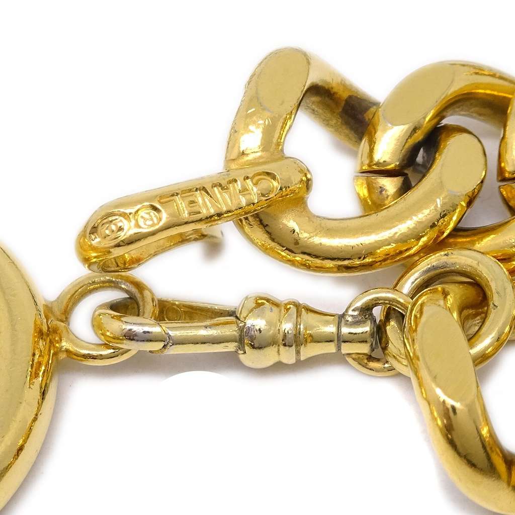 Chanel Vintage Medallion Chain Belt Gold Fair condition - Model View