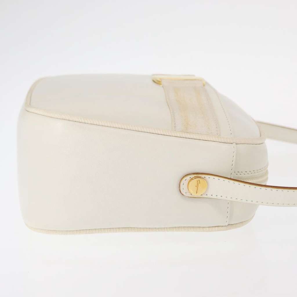 Salvatore Ferragamo Vala Shoulder Bag White Leather Good condition - Inside View