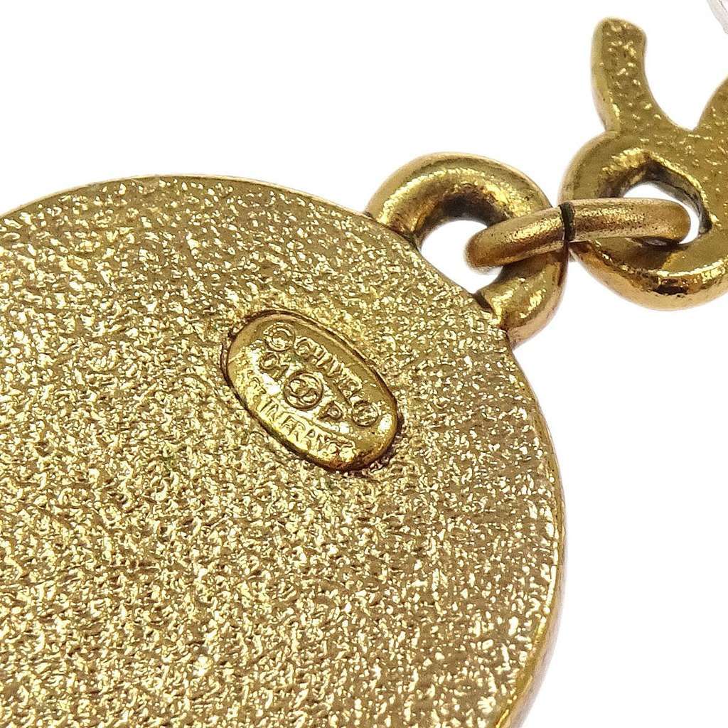 Chanel CC Star Round Drop Earrings Gold Good condition - Model View