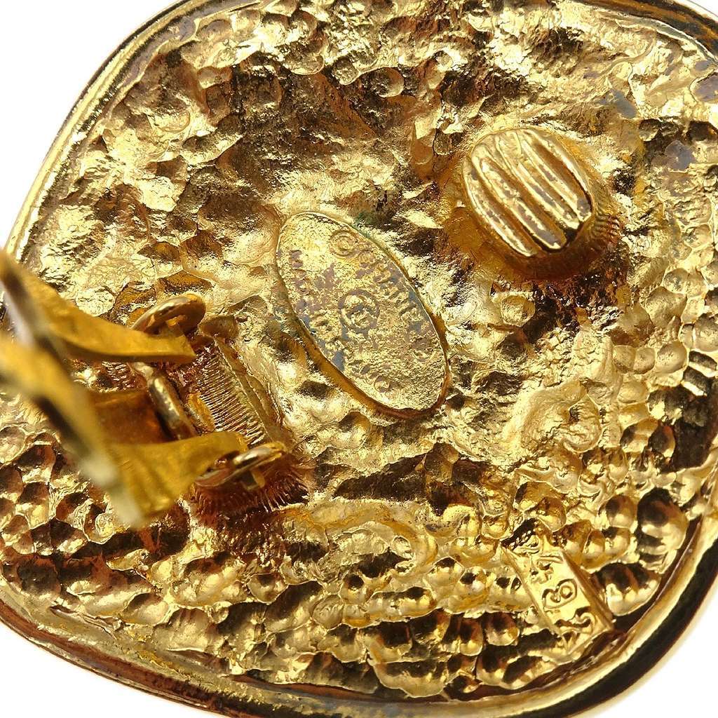 Chanel Vintage Diamond Clip-On Earrings Gold Good condition - Model View