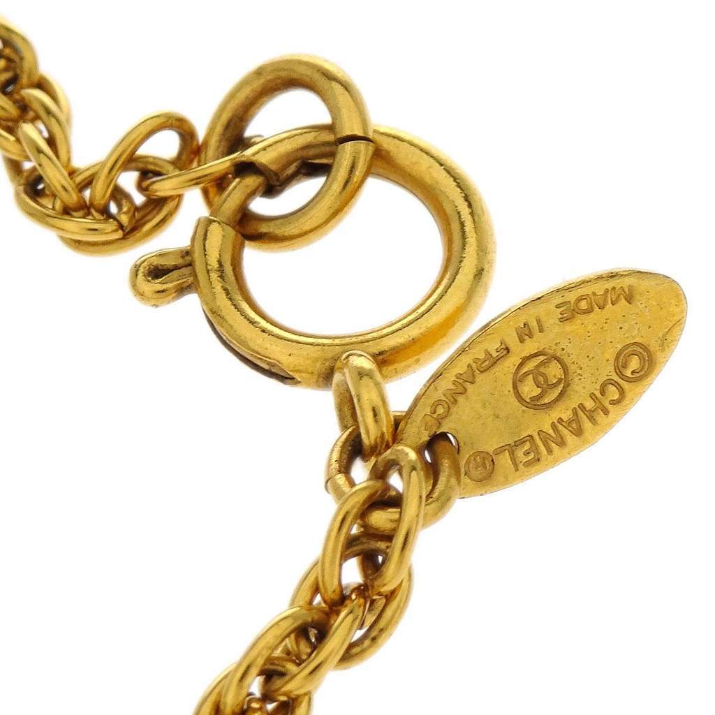 Chanel Vintage CC Pendant Necklace Gold Metal Good condition - Model View