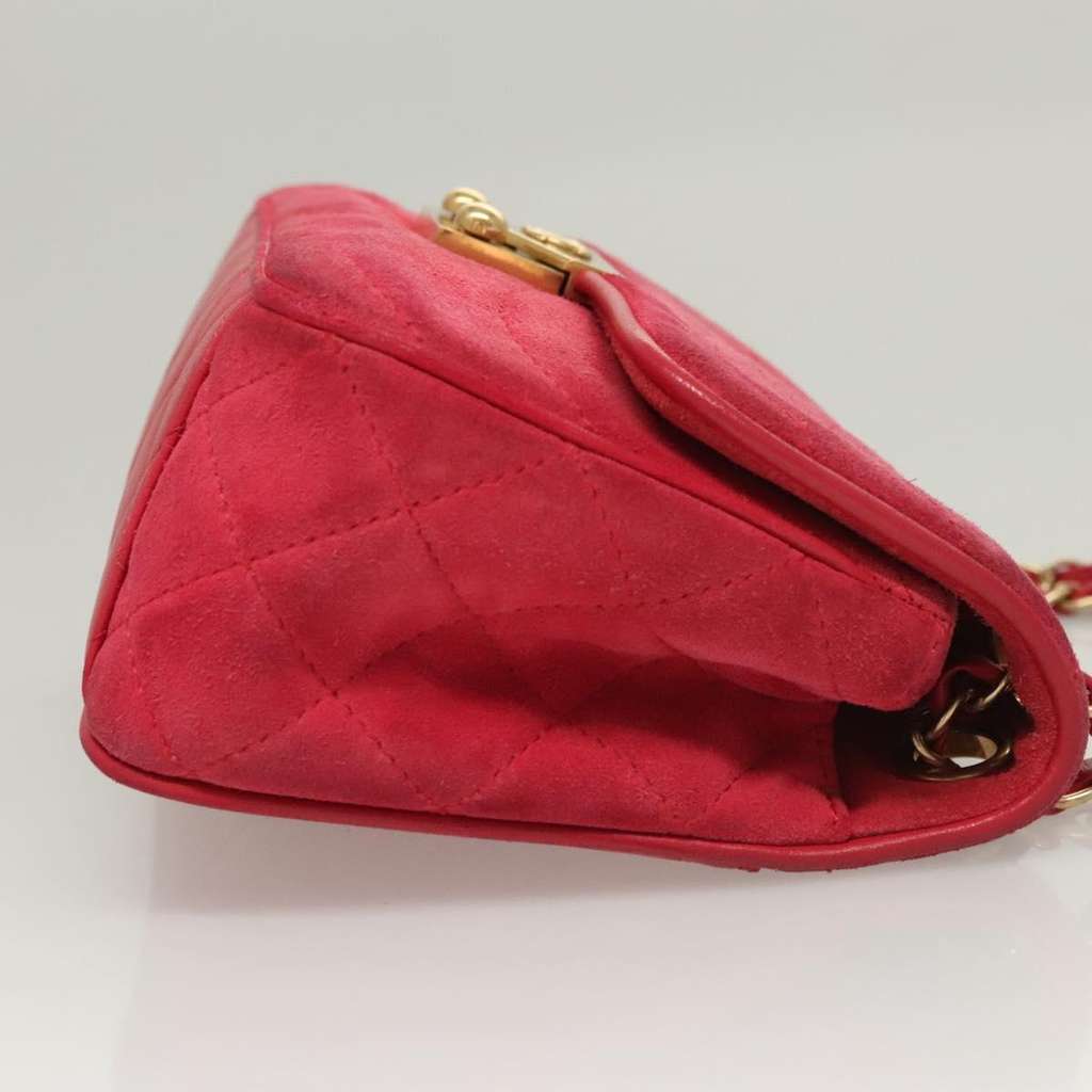 Chanel Pagoda Flap Bag Pink Suede Good condition - Model View