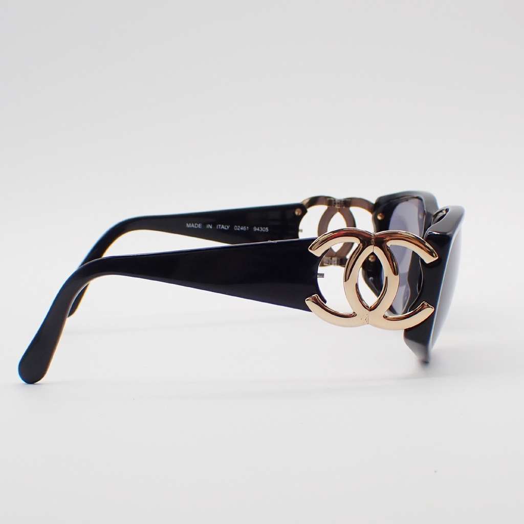 Chanel Logo CC Sunglasses Black Plastic Good condition - Model View