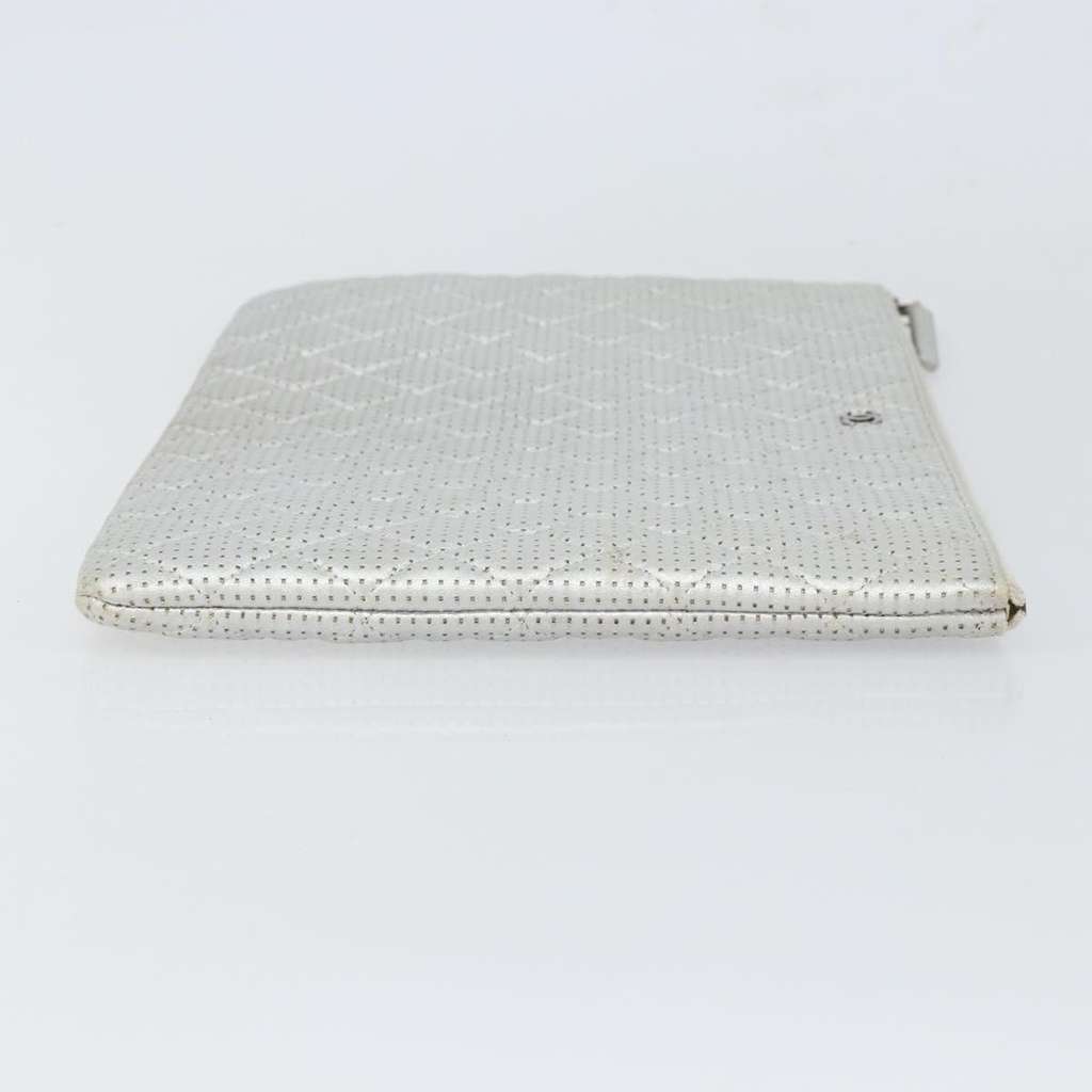 Chanel O Case Clutch Silver Leather Good condition - Inside View