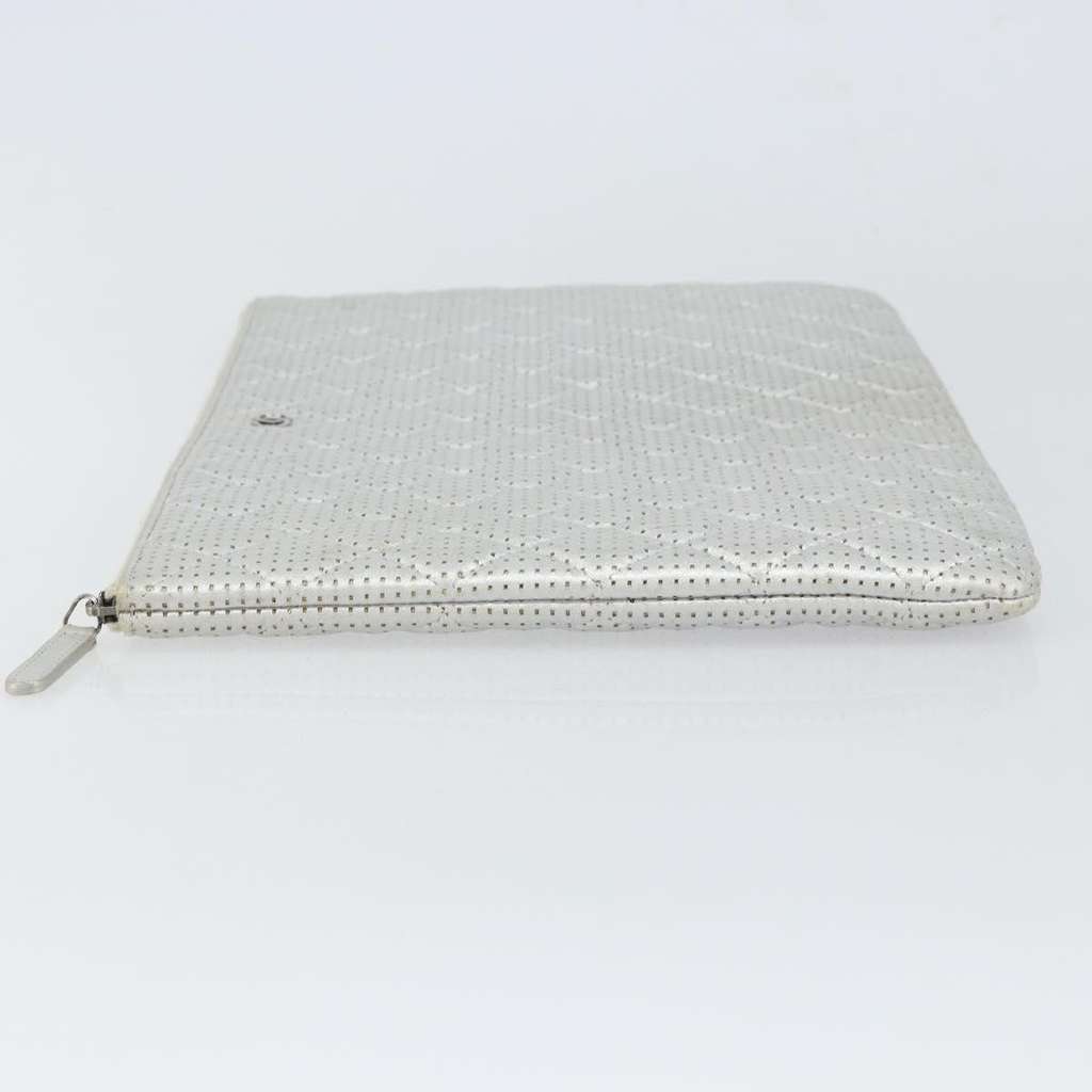 Chanel O Case Clutch Silver Leather Good condition - Model View