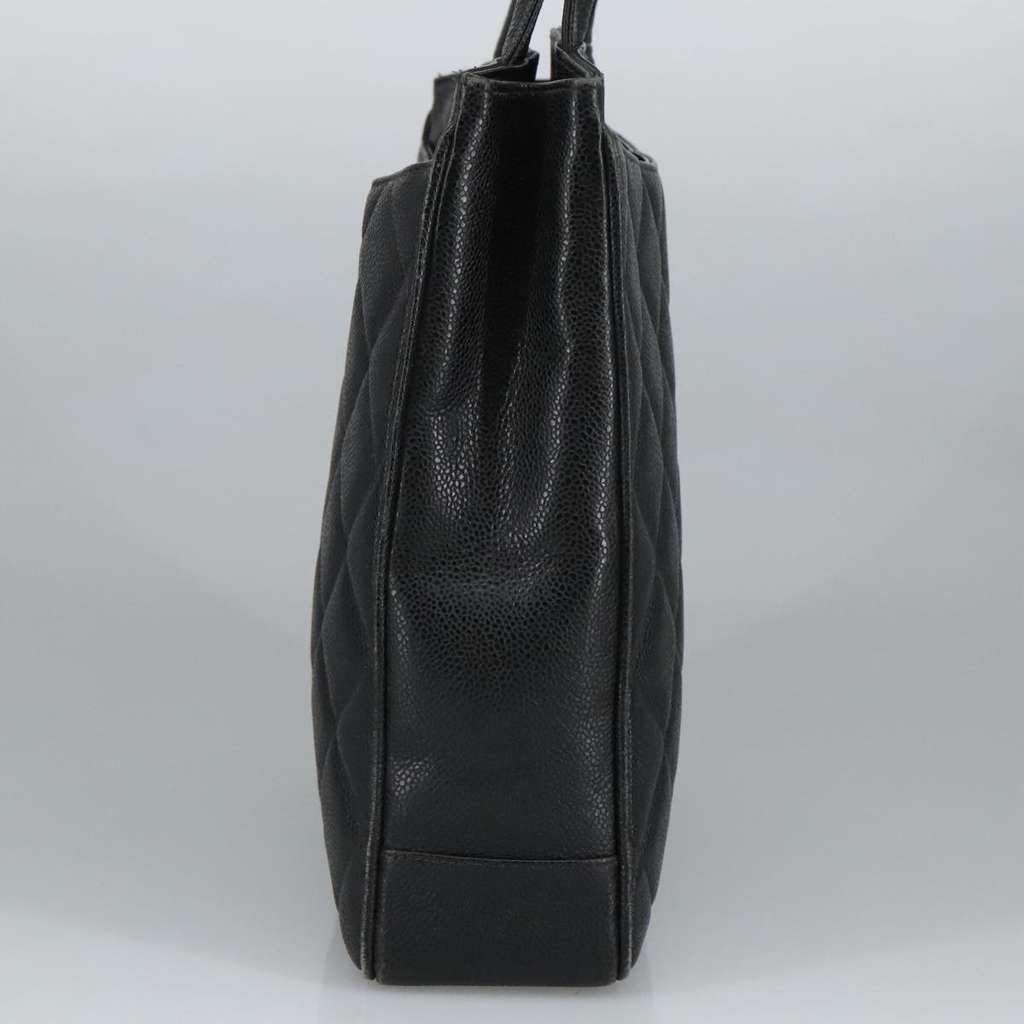 Chanel Vintage CC Lock Pocket Tote Black Leather Fair condition - Model View