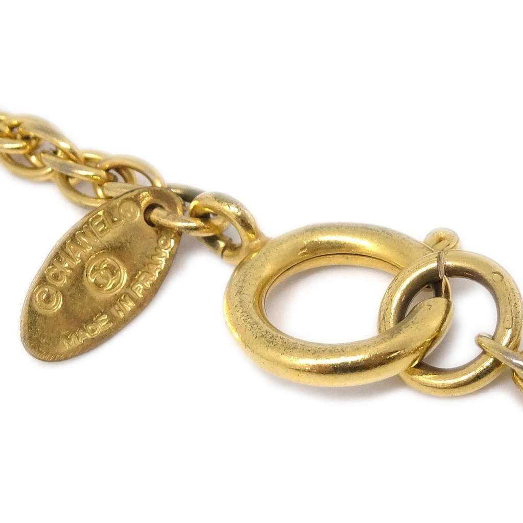 Chanel CC Pendant Necklace Gold Good condition - Model View