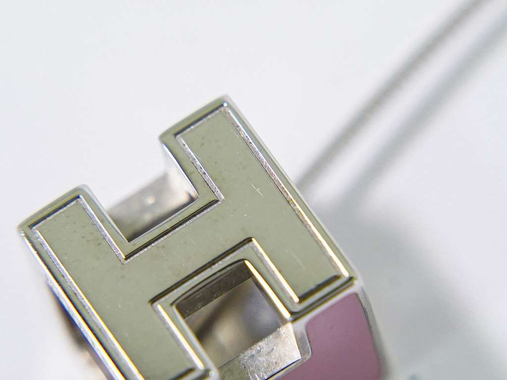 Hermès Cage d'H Pendant Necklace Silver Metal Good condition - Model View