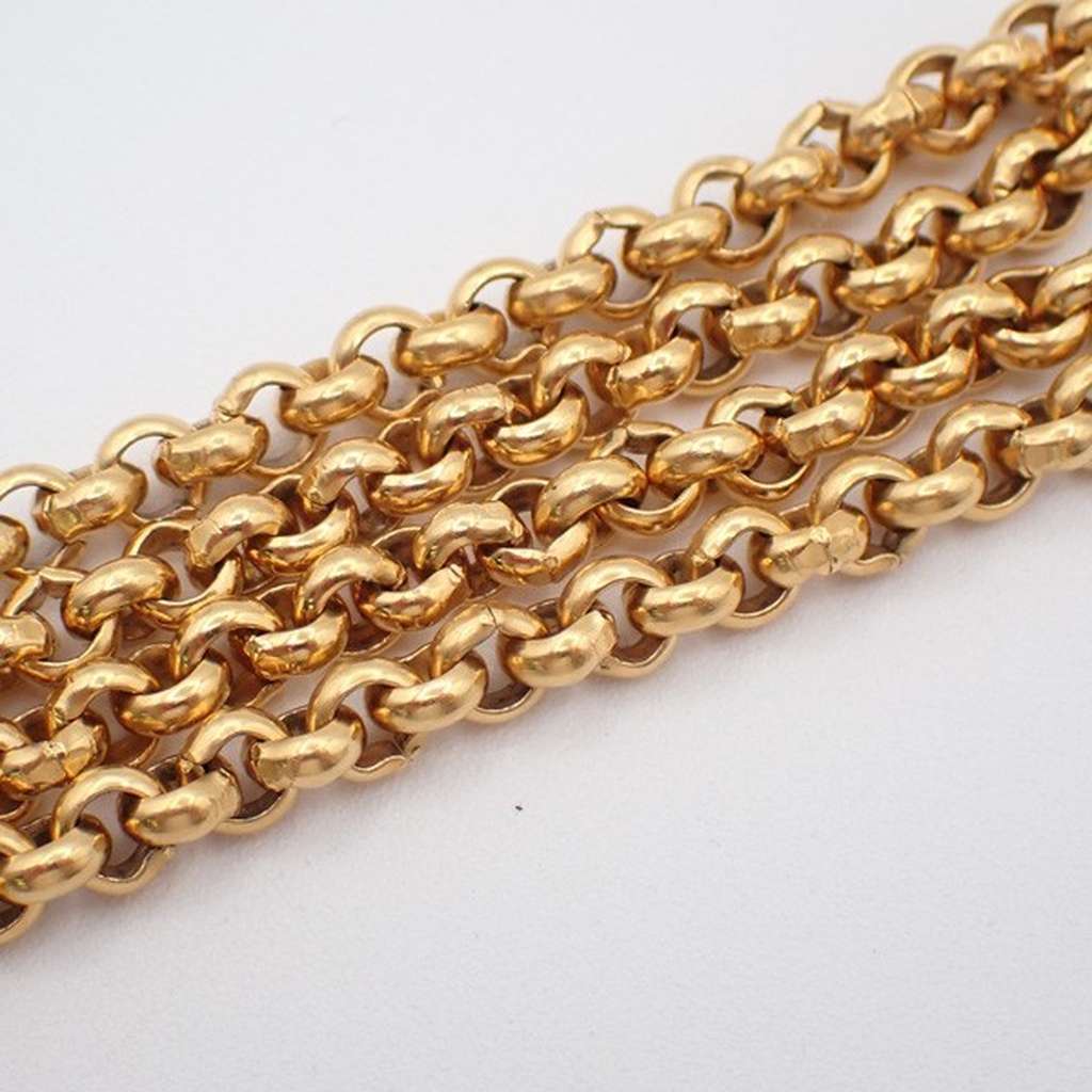 Chanel Vintage CC Heart Pendant Long Necklace Gold Good condition - Model View