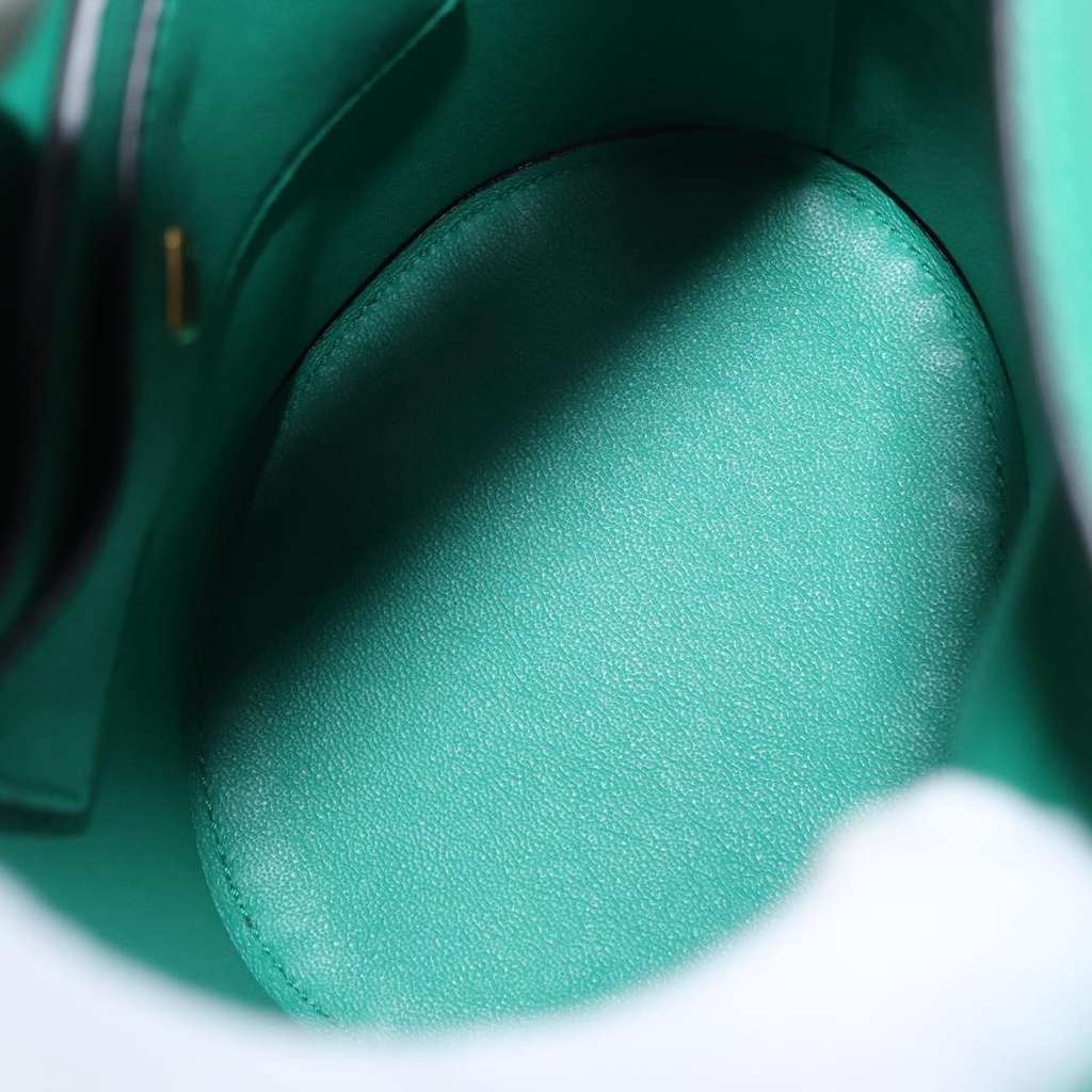 Salvatore Ferragamo Gancini handbag Green Leather Good condition - Box View