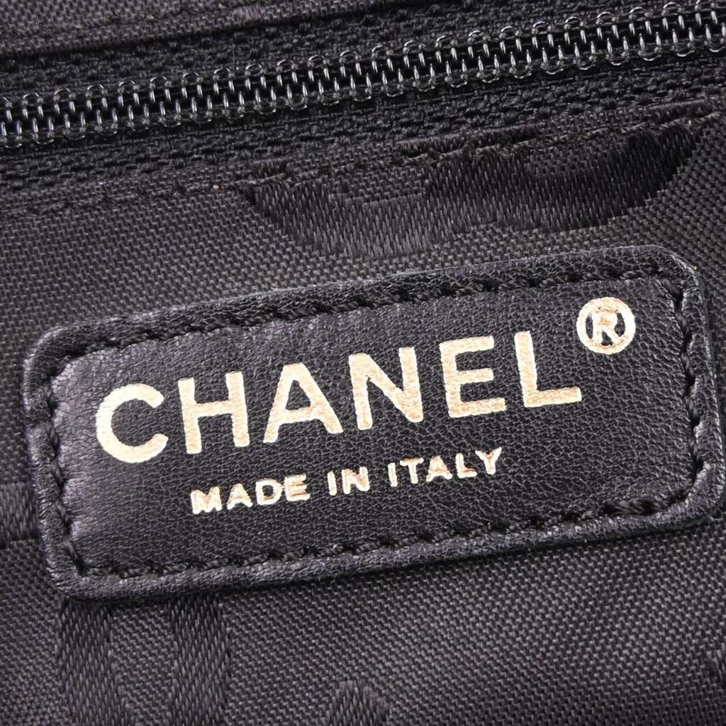 Chanel Surpique Tote Black Leather Good condition - Model View