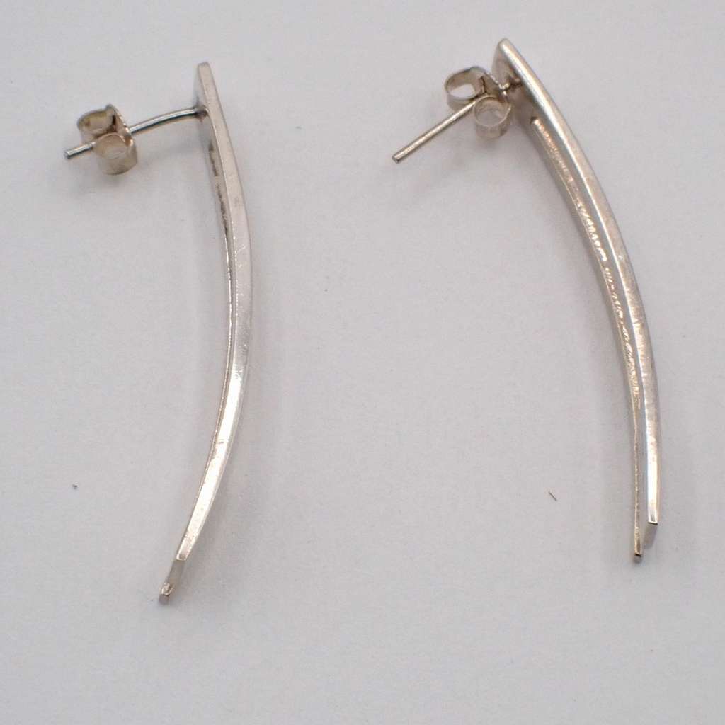 Gucci G Logo Long Studs Earrings Silver Silver Good condition - Model View
