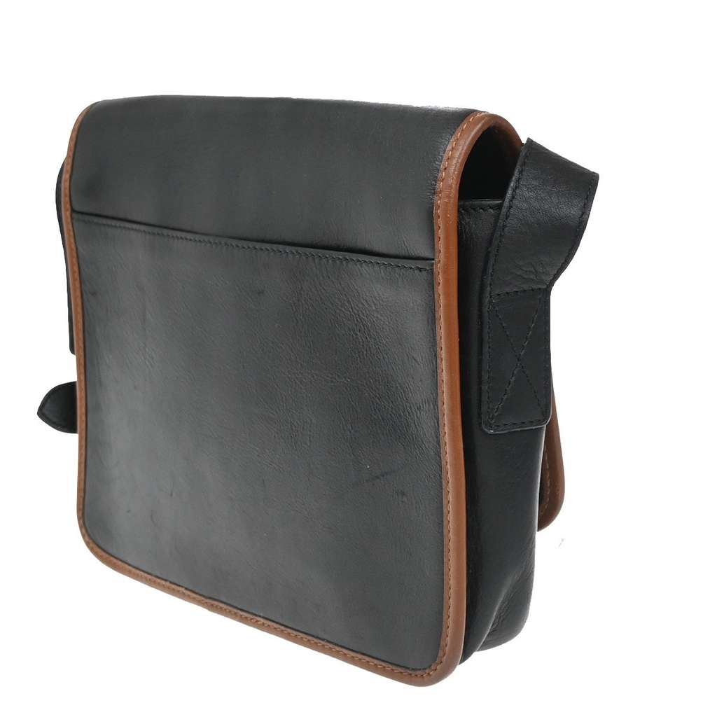 Celine Vintage Shoulder Bag Black Leather Good condition - Model View