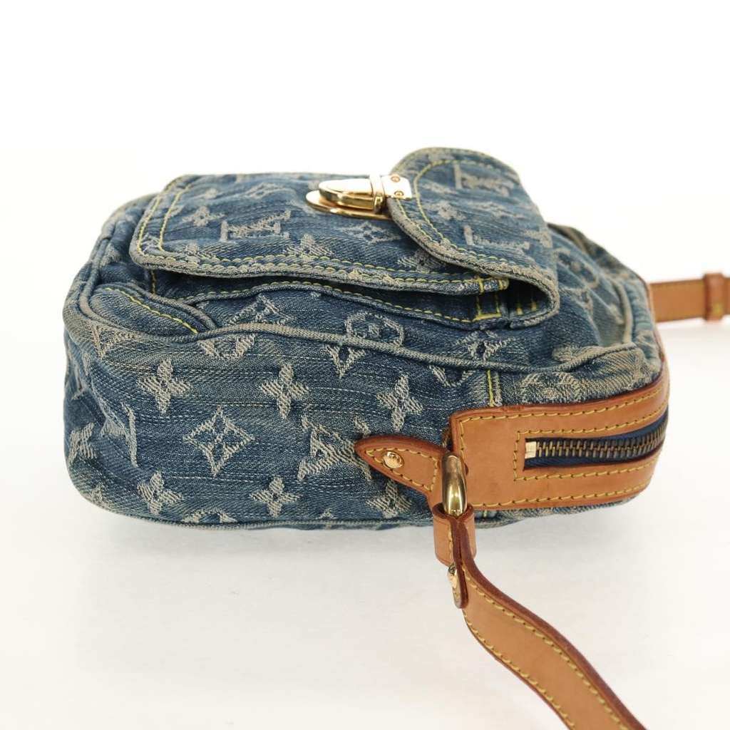 Louis Vuitton Camera Bag Blue Good condition - Model View