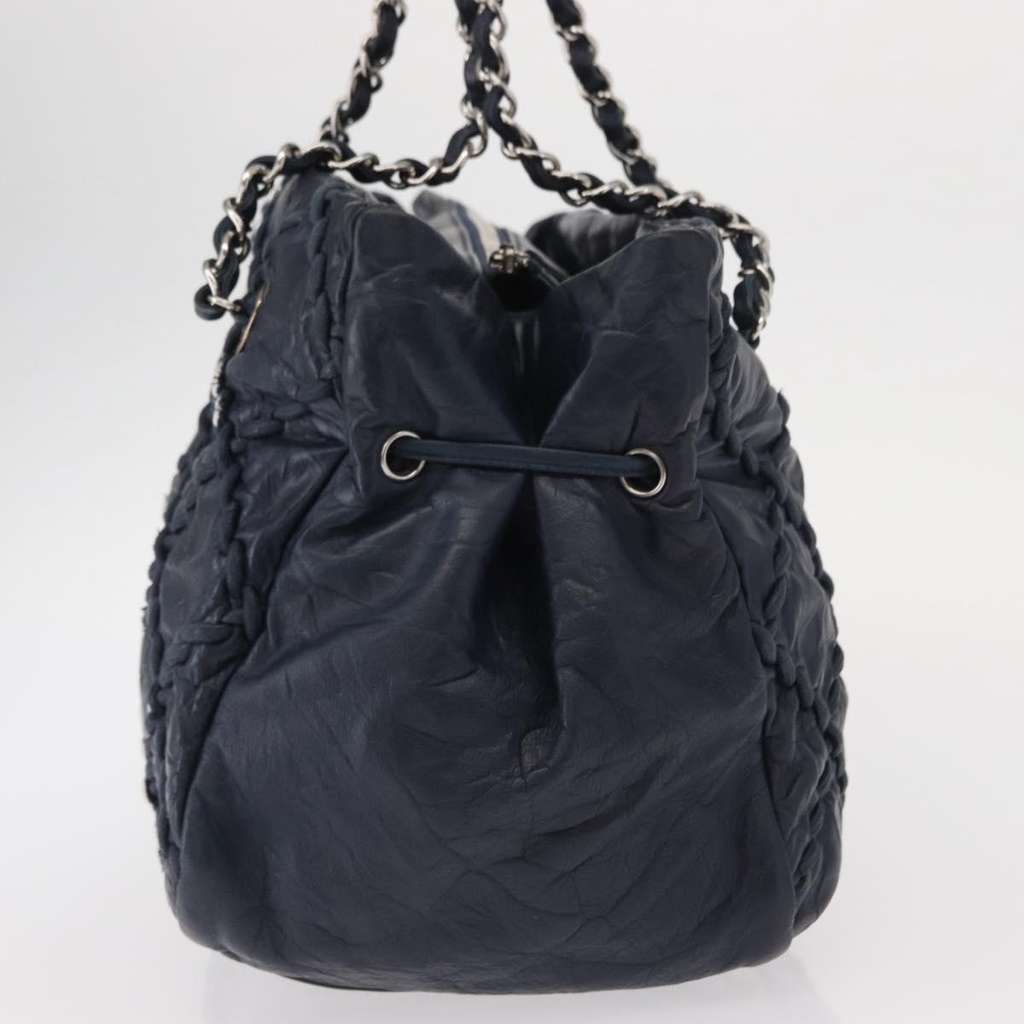 Chanel Ultra Stitch Chain Tote Navy Leather Good condition - Model View